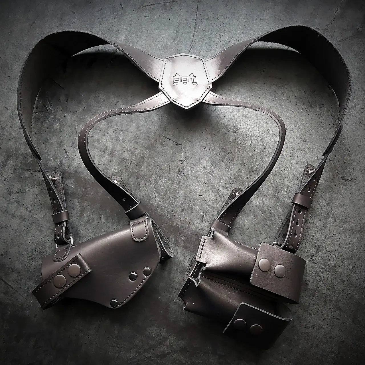 Makarov PM Shoulder Holster System | Leather | 2 Mag Pouches | Black