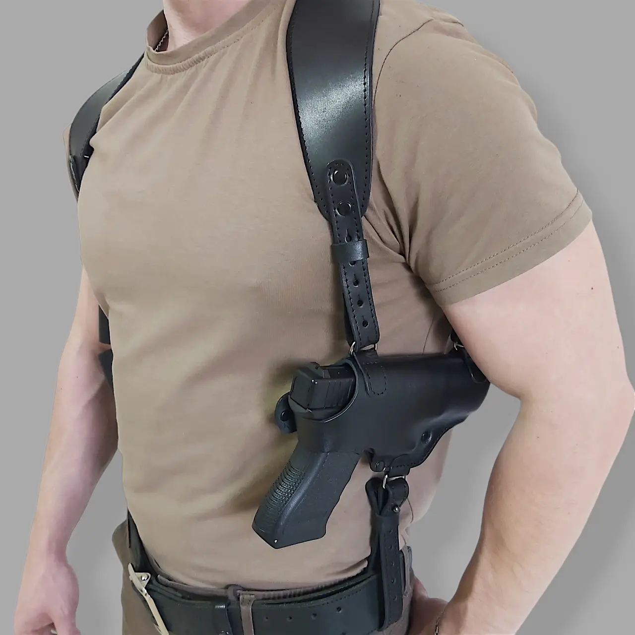 Leather Shoulder Holster for Glock 19 with Double Magazine Pouch  Black