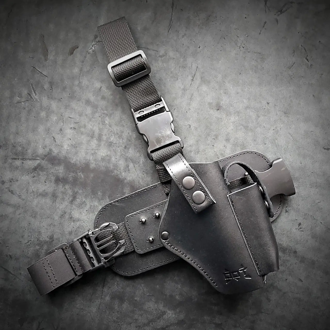 Glock 17 Leather Thigh Holster – Tactical Drop Leg, Black