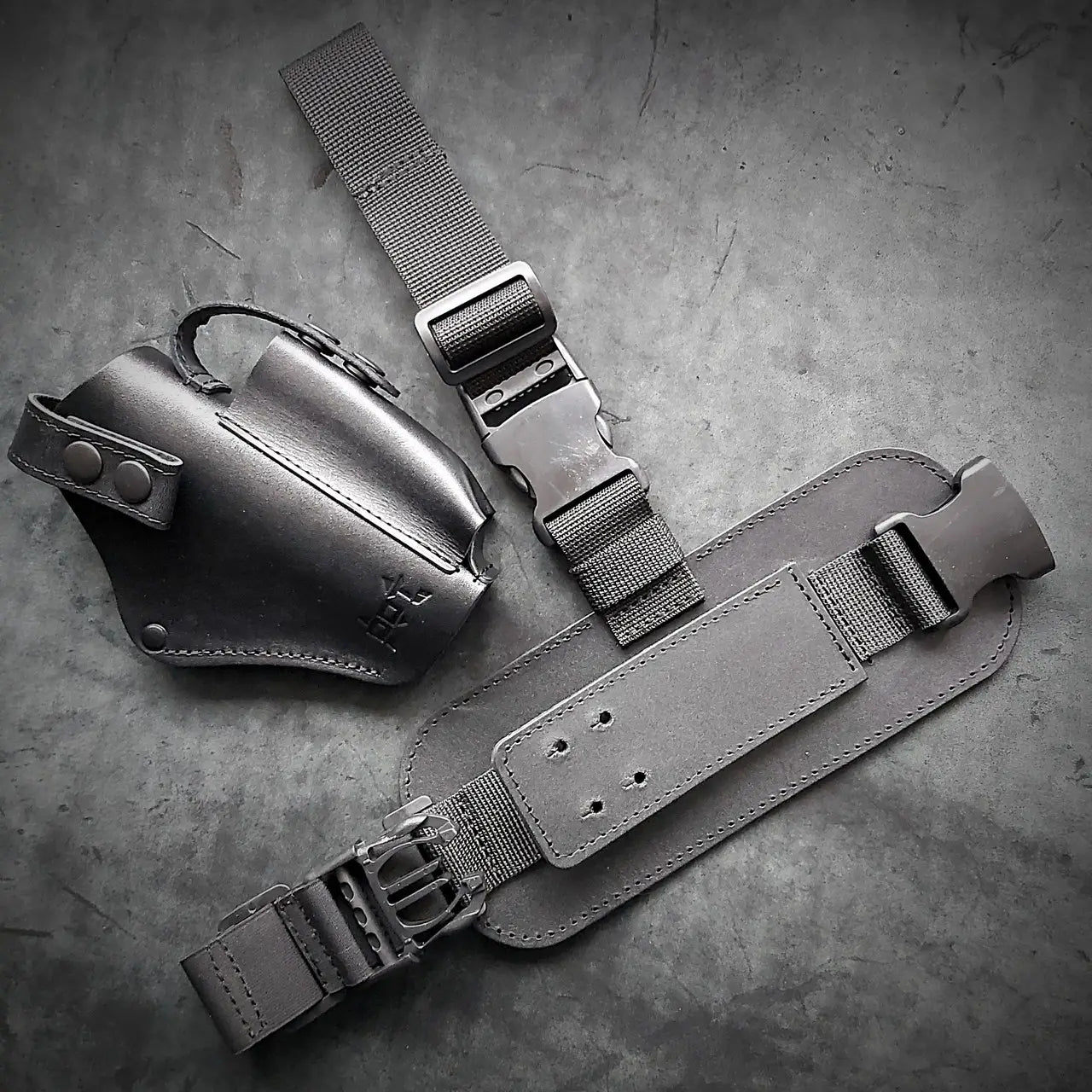 Glock 17 Leather Thigh Holster – Tactical Drop Leg, Black
