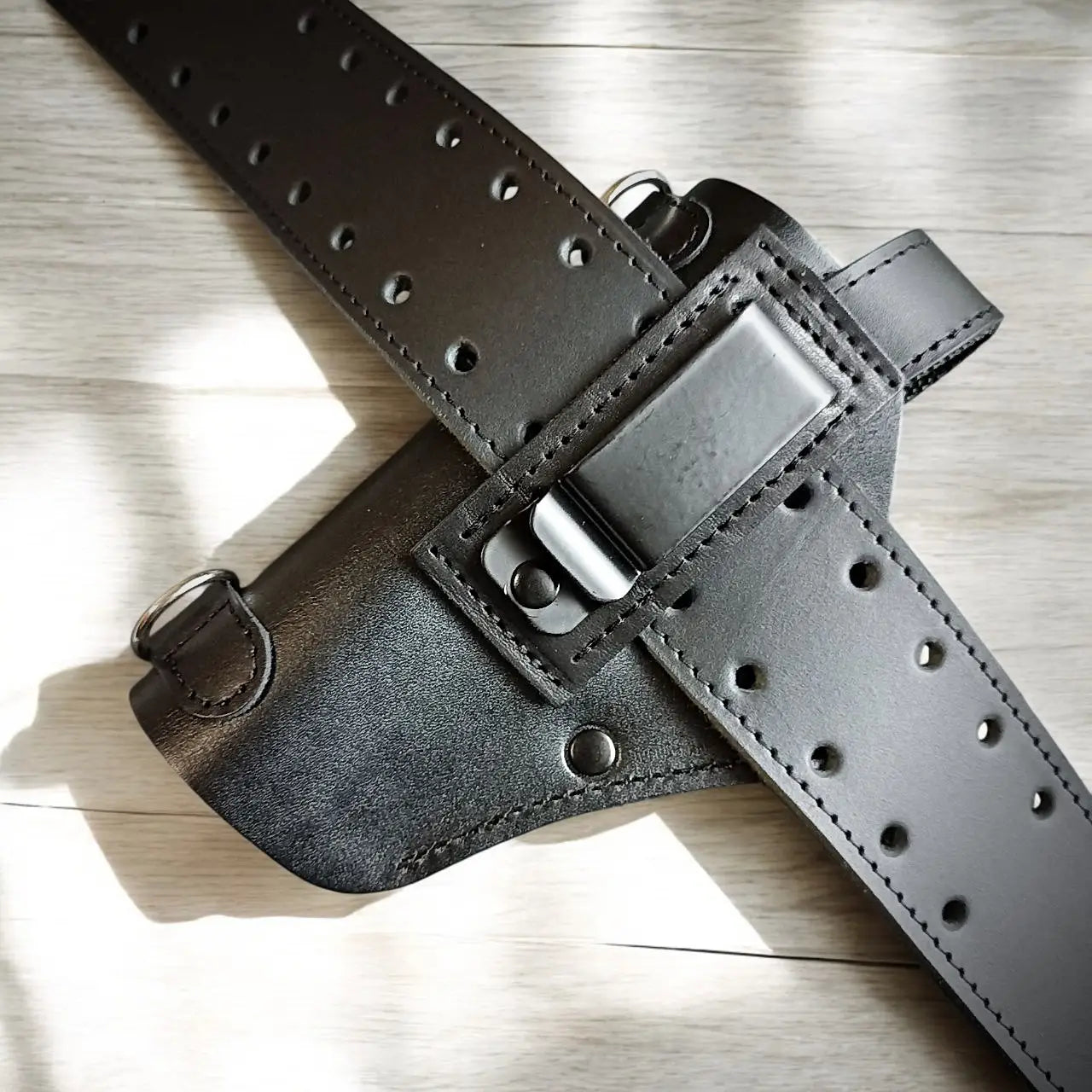 Concealed Carry Leather Holster for Glock 17, Black