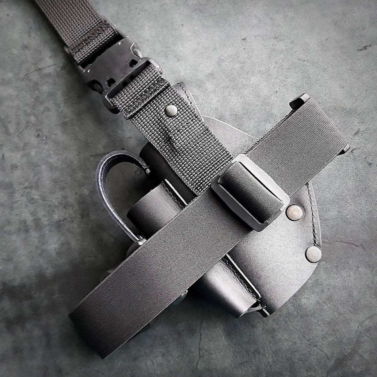 FORT 12/17/20 Leather Drop Leg Holster | Black